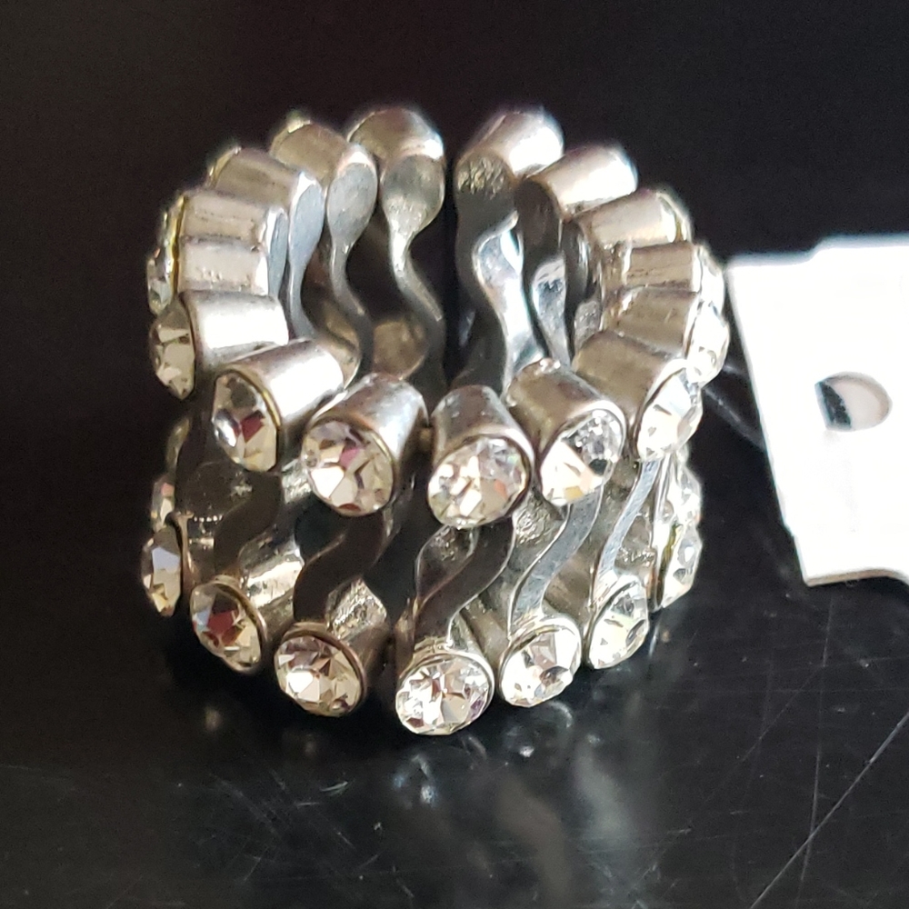NWT Silver Rhinestone Stretch Ring - Picture 5 of 5